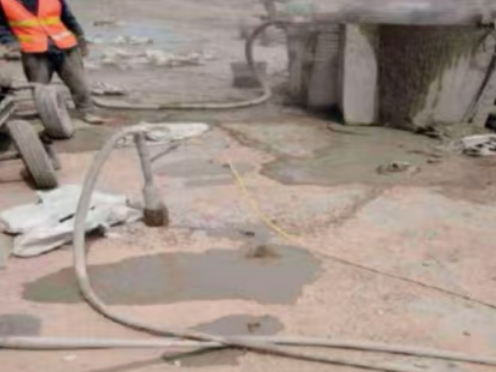 柳北水泥混凝土路面板底注浆技术 路面脱空注浆整治方案