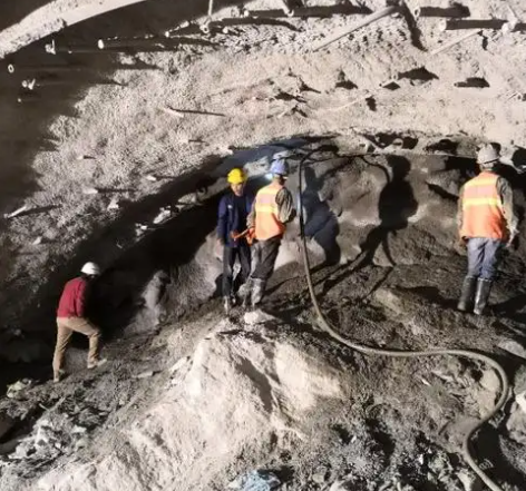 柳北拱顶带模注浆料的施工流程及注意事项